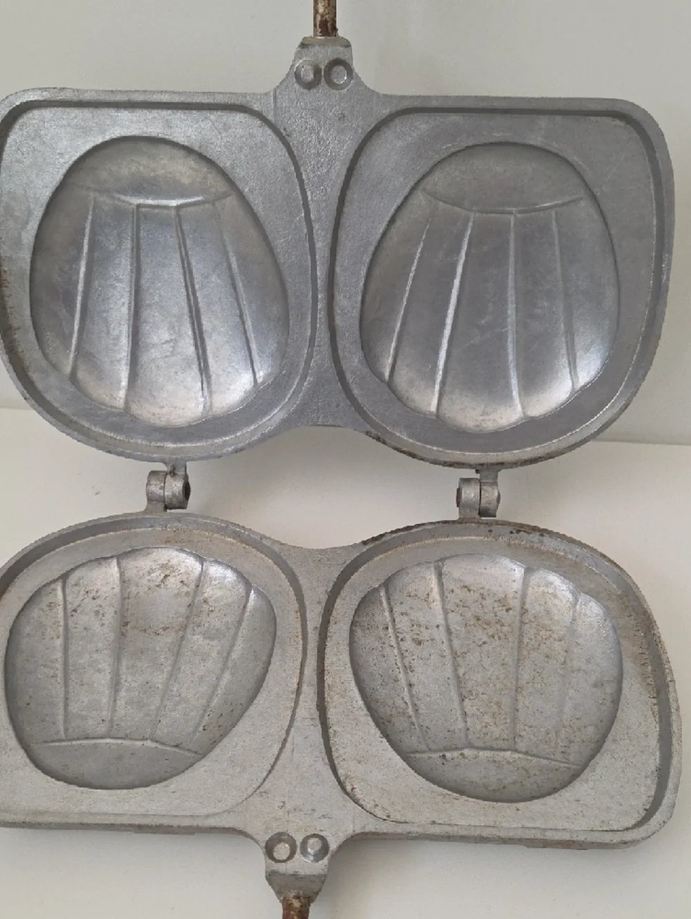 Vintage French Cruisor Aluminum Double-Cavity Shell Stovetop Sandwich Press - Picture 6 of 7